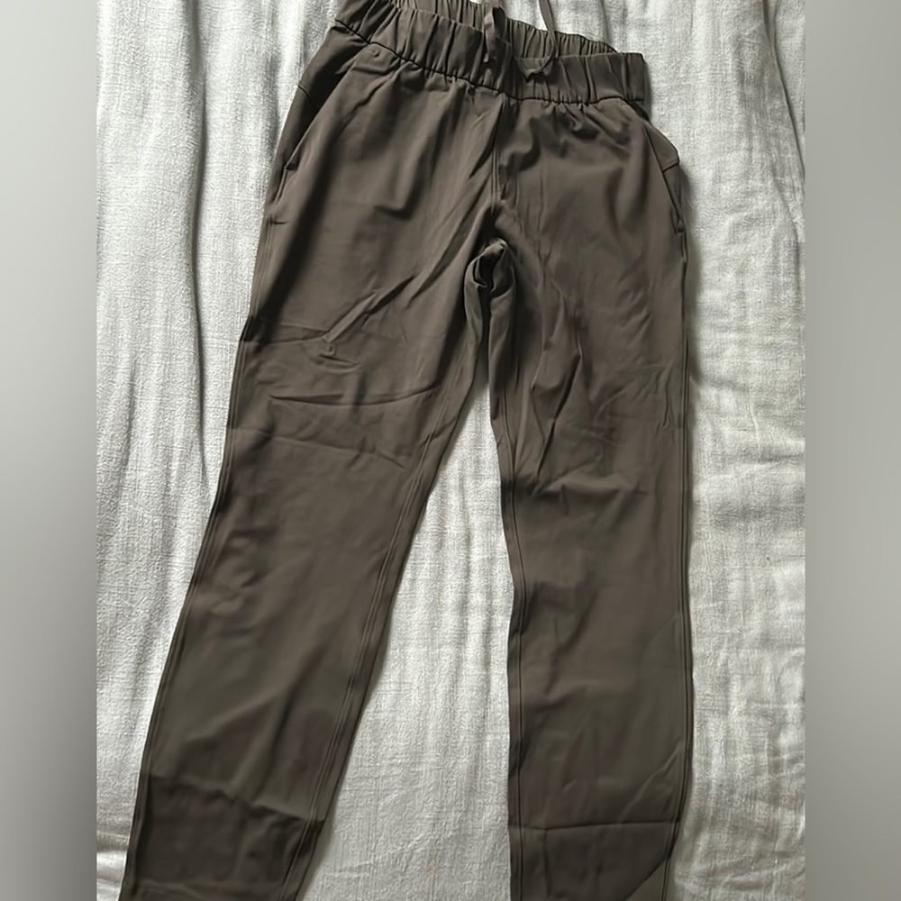 Olive green lulu joggers